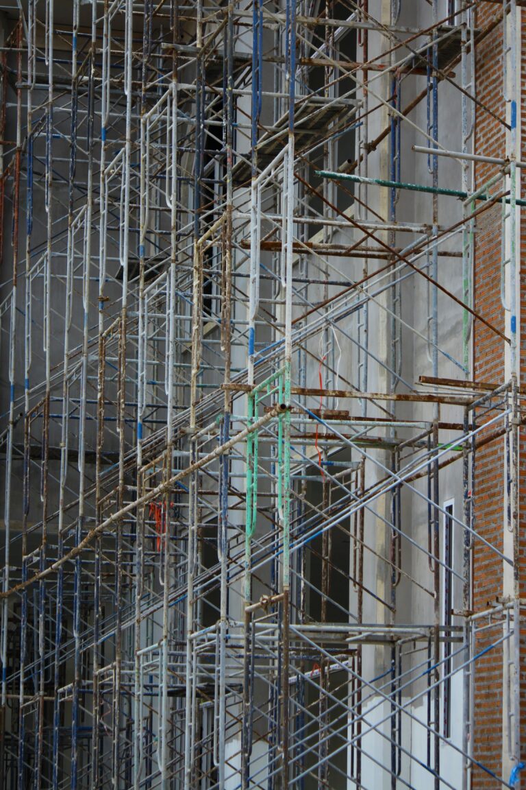 Detailed view of metal scaffolding on a construction site, showcasing architectural complexity.